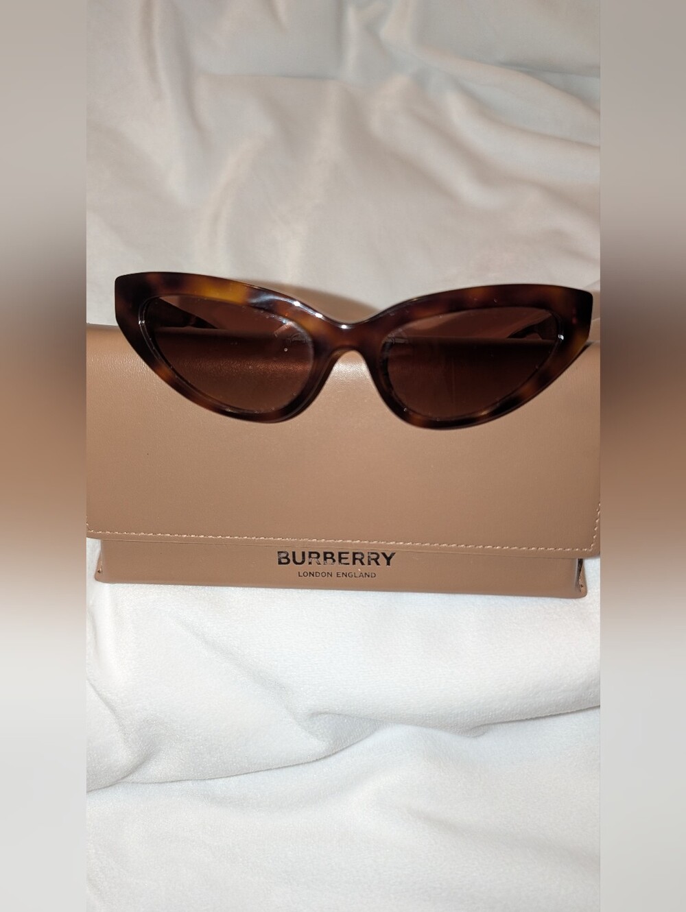 Burberry Debbie Cat Eye Tortoiseshell Sunglasses B4373U & Case & COA Brown LNC
